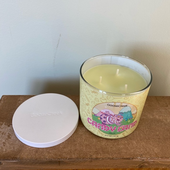 Goose Creek Candyland Jolly (Raspberry, Blueberry)3 wick Candle w/Essential Oils - Picture 2 of 3